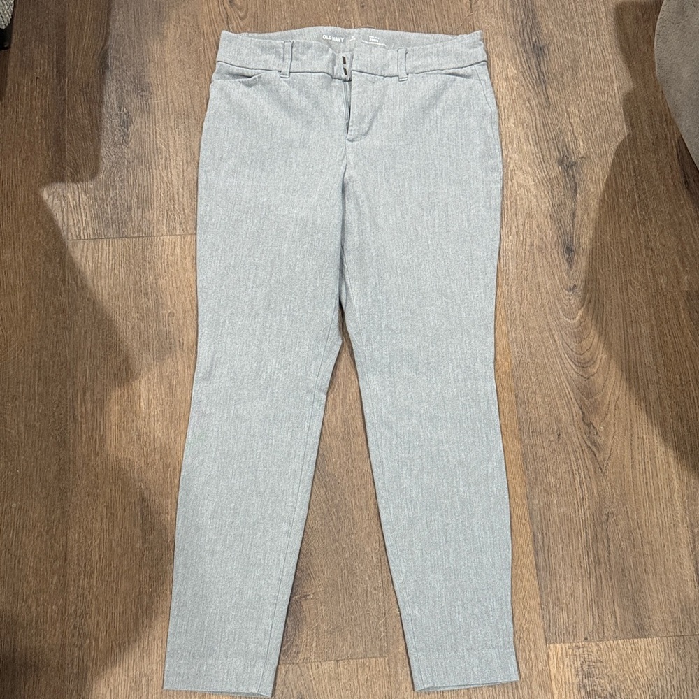 Old Navy Women's Light Gray Ankle Jeans